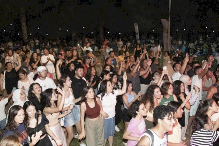 Aydıncık Sahili ‘Yaz Dostum’ Konseriyle Renklendi
