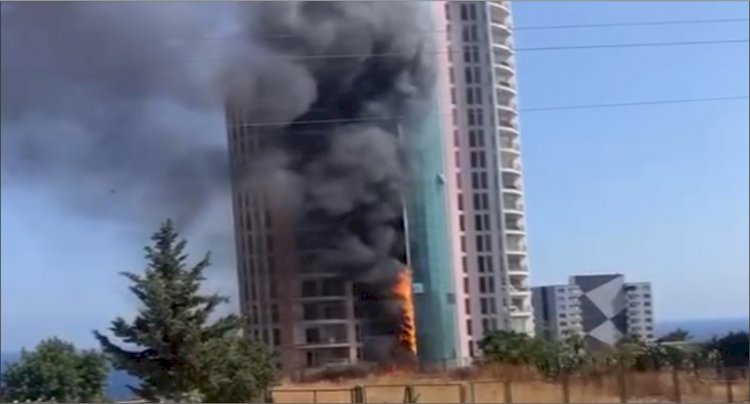  Erdemli'de Atıl Otel Binasında Yangın Paniği