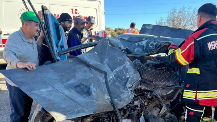 İşçi midibüsü ile otomobil çarpıştı: 3 ölü, 12 yaralı