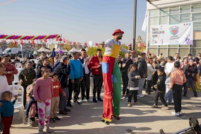 Mersin’de ’Dünya Engelliler Günü’nde özel bireylere coşkulu kutlama