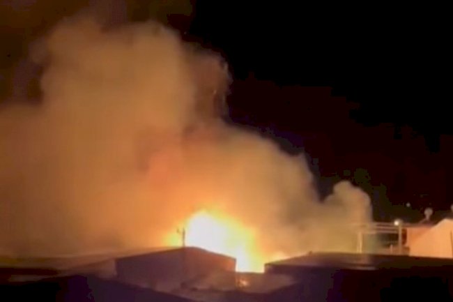 Mersin’de sazlık alandaki yangın söndürüldü: Bir sera zarar gördü