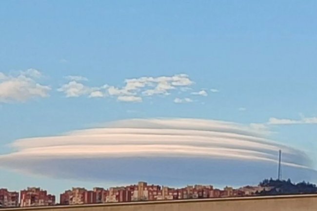 Gökyüzünde Nadir Görüntü: Erdemli'de Sabah Saatinde Mercek Bulut Kayda Alındı!