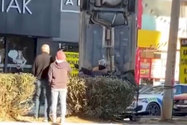 Erdemli’de Otomobil Takla Attı: Kaza Anı Kamerada