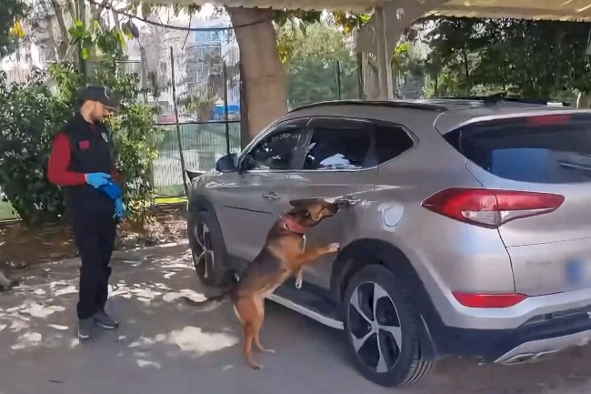 Mersin’de 27 litre metamfetamin ele geçirildi: 3 tutuklama