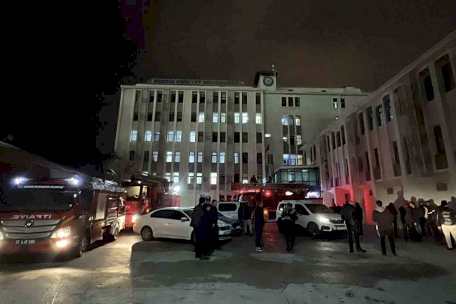 Mersin’de emniyetin ek binasında çıkan yangın büyümeden söndürüldü