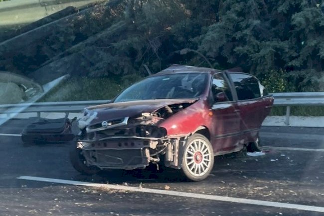 Tarsus'ta otomobiller çarpıştı: 1 ölü, 2 yaralı