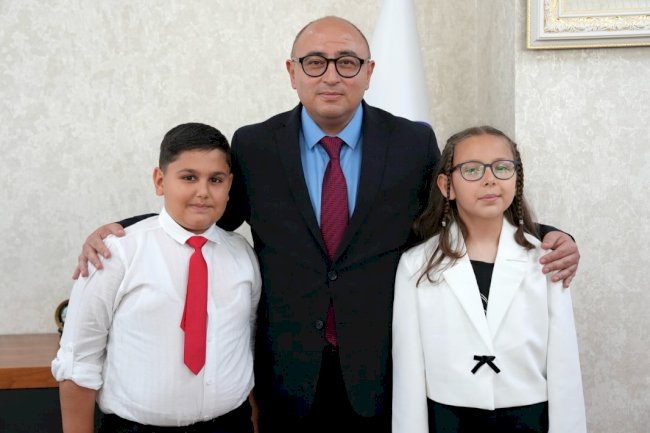 Minik Başkanlar Koltuğa Oturdu: Erdemli’de 23 Nisan Coşkusu