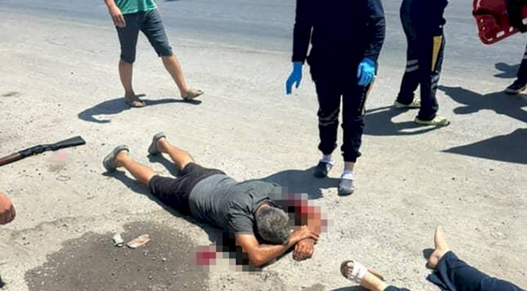 O anlar kamerada: Yol kenarında kadın arkadaşını öldürüp intihara teşebbüs etti