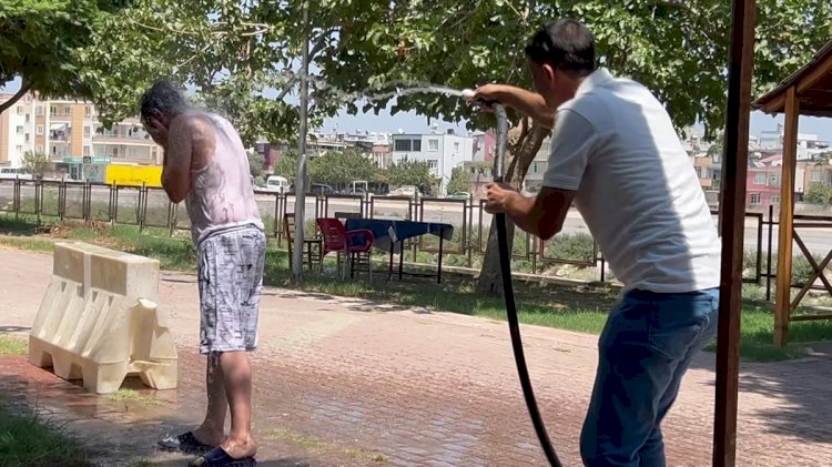 Mersin'de sıcakla mücadele: Serinlemek için her yolu denediler
