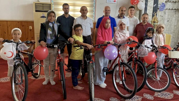 Erdemli’de Örnek İmam 25 Yıldır Çocukların Yüzünü Güldürüyor