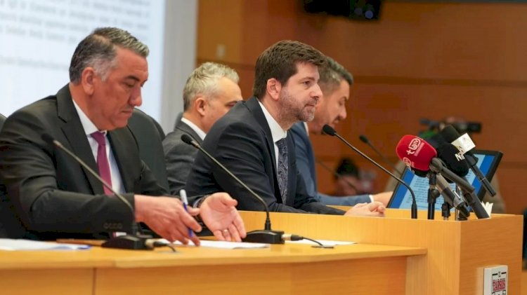 Tarsus'ta Kent Meydanı Bayramda Açılıyor: Kleopatra Meydanı Önerisi, Türkan Genç Anısına Okuma Salonu ve Ramazan Buluşmaları Karara Bağlandı