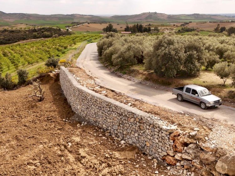 Cırbıklar’da Tehlike Ortadan Kalktı: 35 Metrelik Taş Duvarla Güvenlik Sağlandı