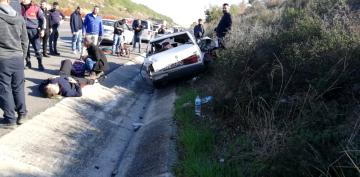 Tarsus ta otomobil takla attı: 3 yaralı