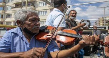 Büyükşehir Belediyesi Roman müzisyenlere destek verdi, Silifke sokakları şenlendi