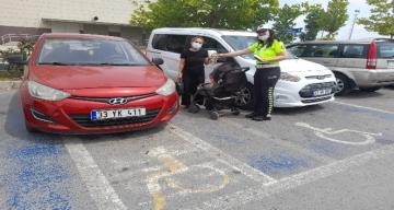 Engelliler için ayrılan alana park edenlere ceza yağdı