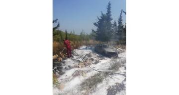 Erdemli’de Otomobili saran alevler ormana sıçramadan söndürüldü