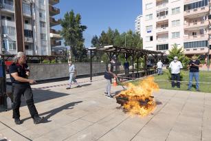 Mersin’de ‘Emekli Evi’ sakinlerine yangın söndürme eğitimi verildi