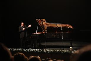 Mezitli Belediyesi Kültür Merkezi Fazıl Say’ın konseriyle açıldı