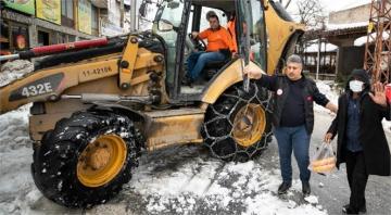 Büyükşehir, Mersin’in Yüksek Kesimlerini Kar Esaretinden Kurtarıyor