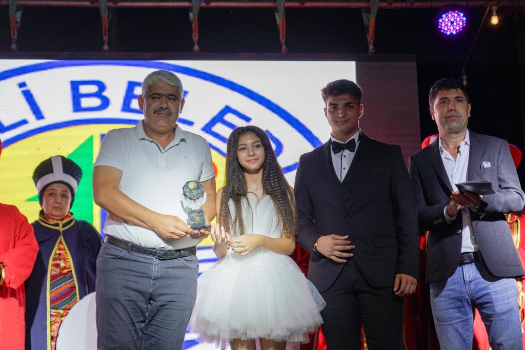 Erdemli Belediyesi Kurs Merkezleri’nin Fen Lisesi Başarısı Ödüle Layık Görüldü